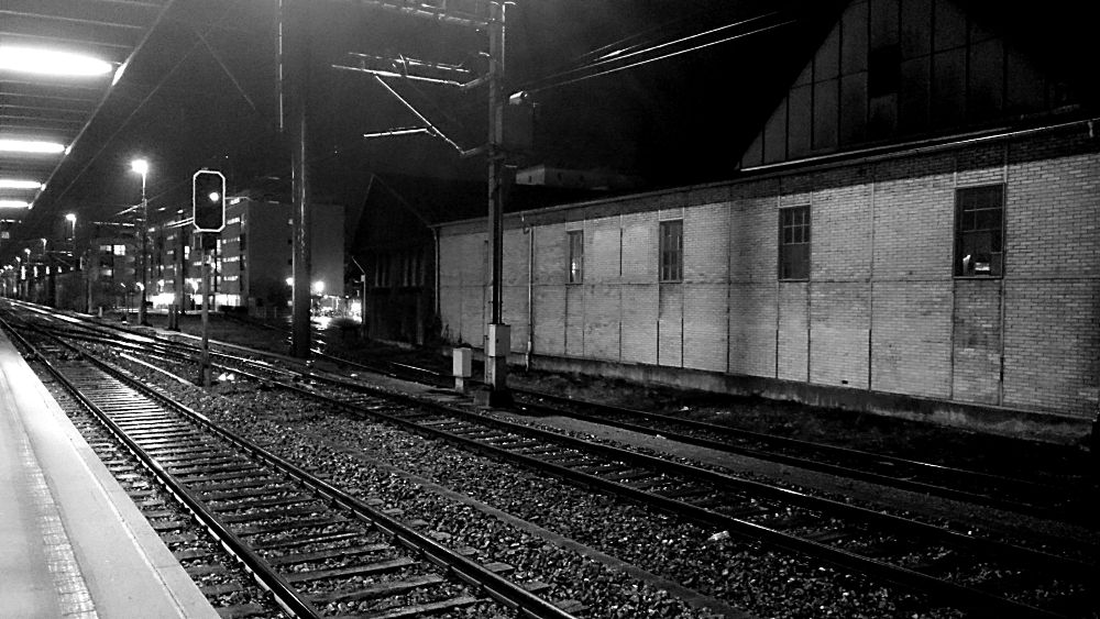 Rainy station – Sony Xperia Z3 compact smartphone. Developed with Snapseed